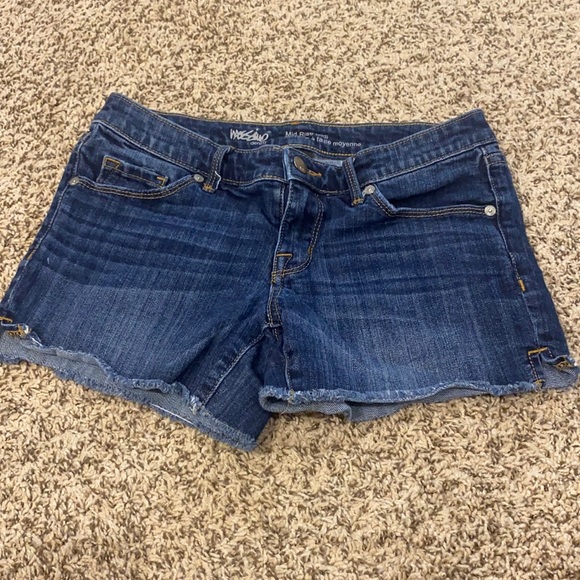Mossimo denim jean shorts size 2 / 26 - Picture 1 of 3